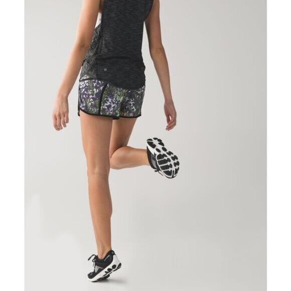 Lululemon Tracker Short III In Floral Sport White Multi / Black 4 - Picture 4 of 10